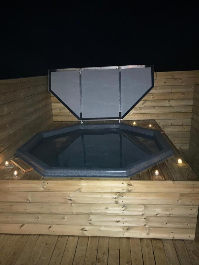 Iceland Inn Lodge, Entire Place With Hot Tub. Селфос Екстериор снимка
