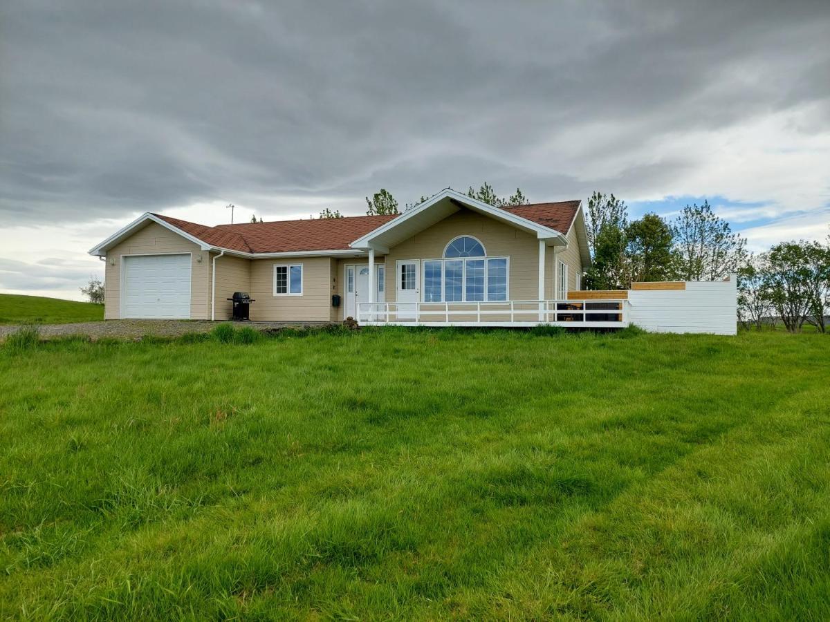 Iceland Inn Lodge, Entire Place With Hot Tub. Селфос Екстериор снимка